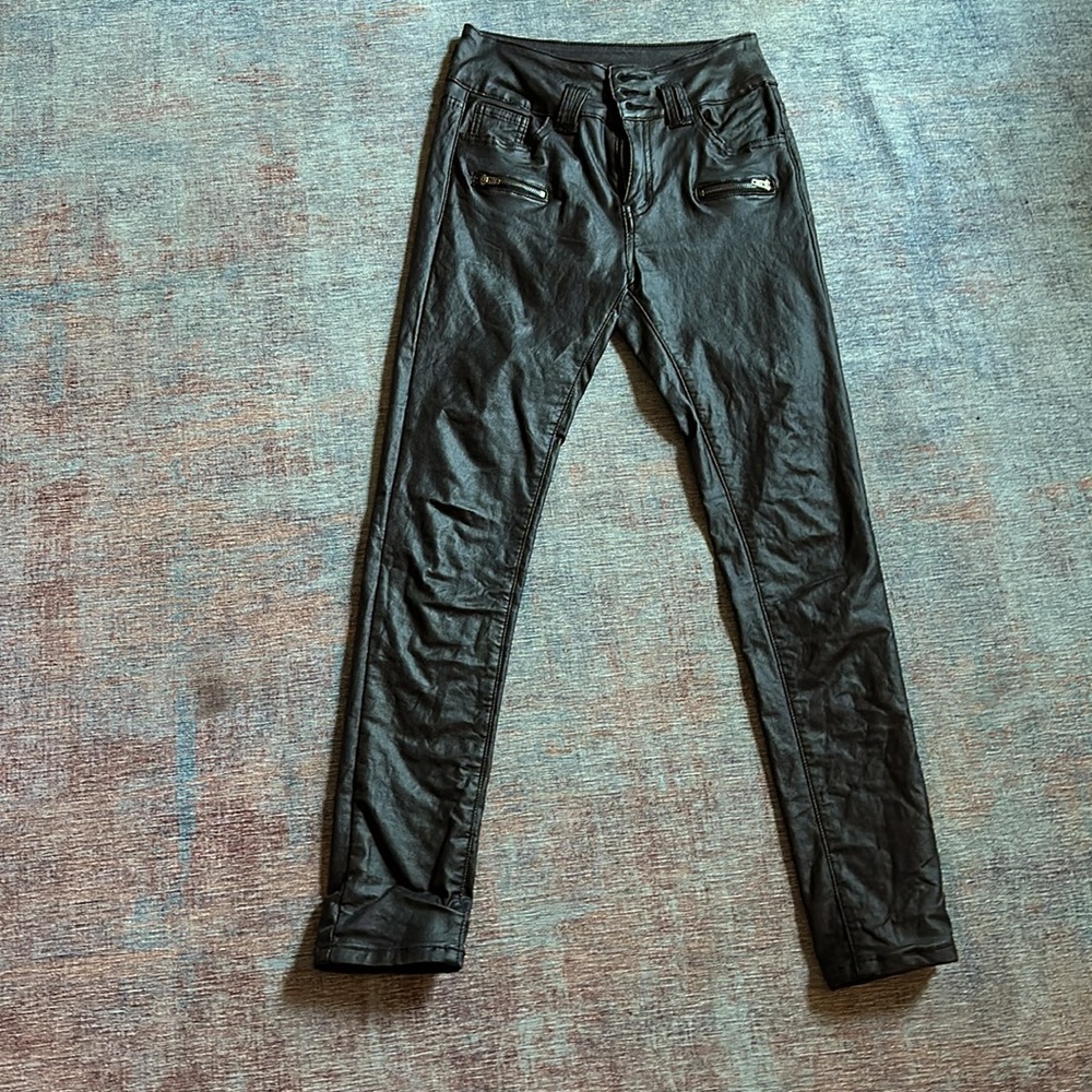 NWOT Black Women's Coated Cotton Skinny Jeans